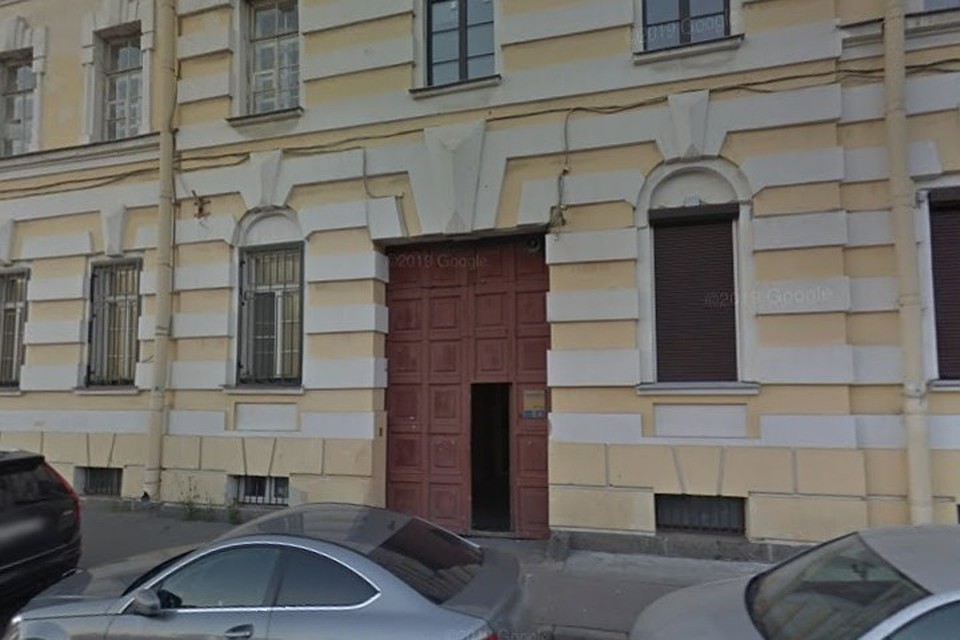 20 июня замки и роллет с "арки раздора" бесследно исчезли. Фото: Google Maps