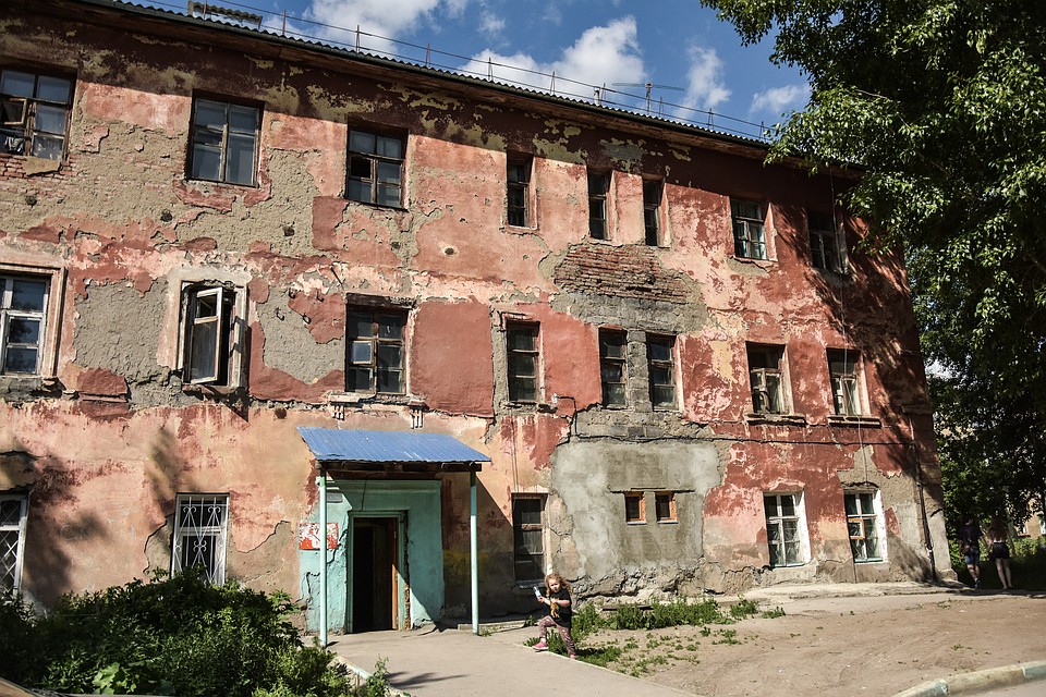 В этом доме люди уже не живут. Фото: Алена МАРТЫНОВА