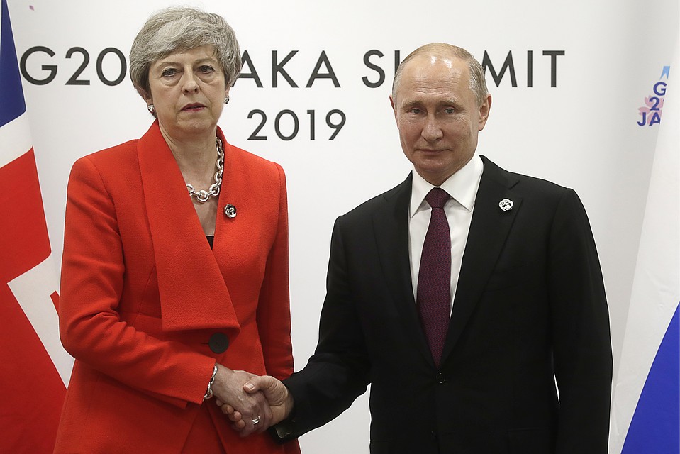 Премьер-министр Великобритании Тереза Мэй и президент России Владимир Путин во время встречи в рамках 14-го саммита лидеров стран Группы двадцати. Фото Михаил Метцель/ТАСС
