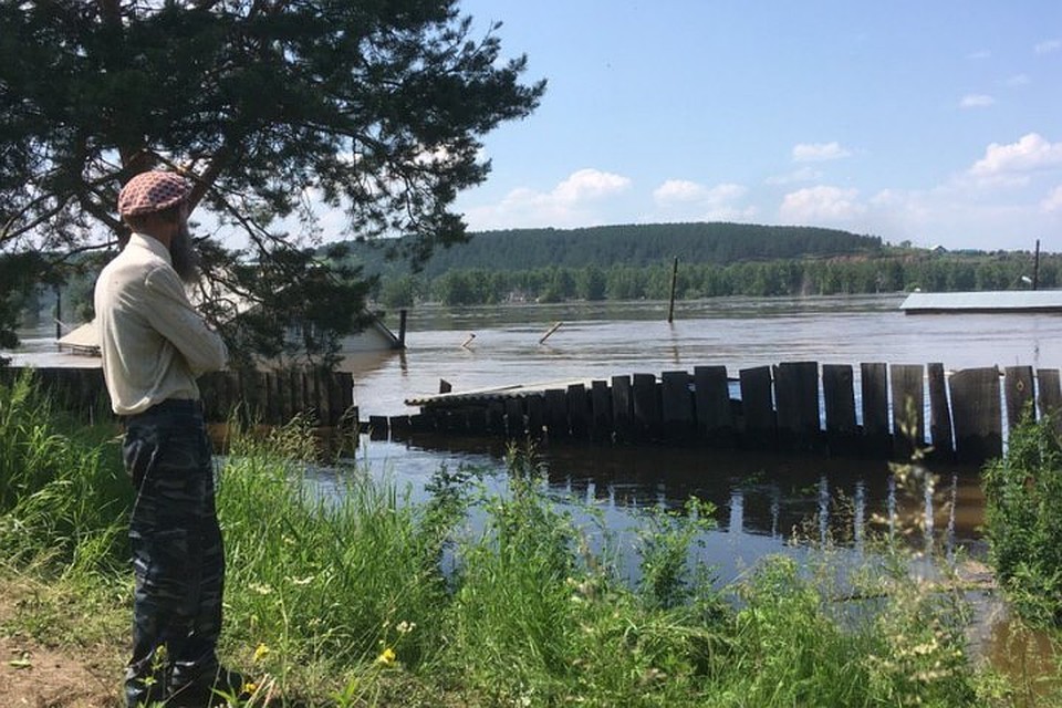 Многие дома затопило "по крышу". Фото: Николай ТЕКАЛОВ