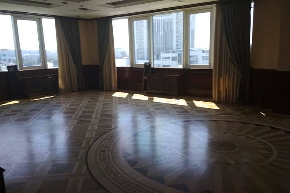 Сегодня в роскошном здании пусто и тихо (Фото: соцсети).