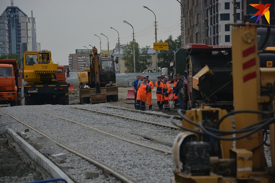 Многие надеялись, что мост откроют с утра, но движение запустили лишь в 13:00 Фото: Галина Соловьева