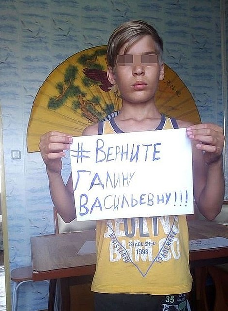 Дети пытаются привлечь внимание к истории с директором в интернете. Фото: соцсети.