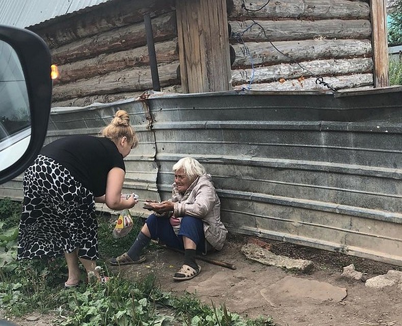 Дом женщины находится в полуразрушенном состоянии