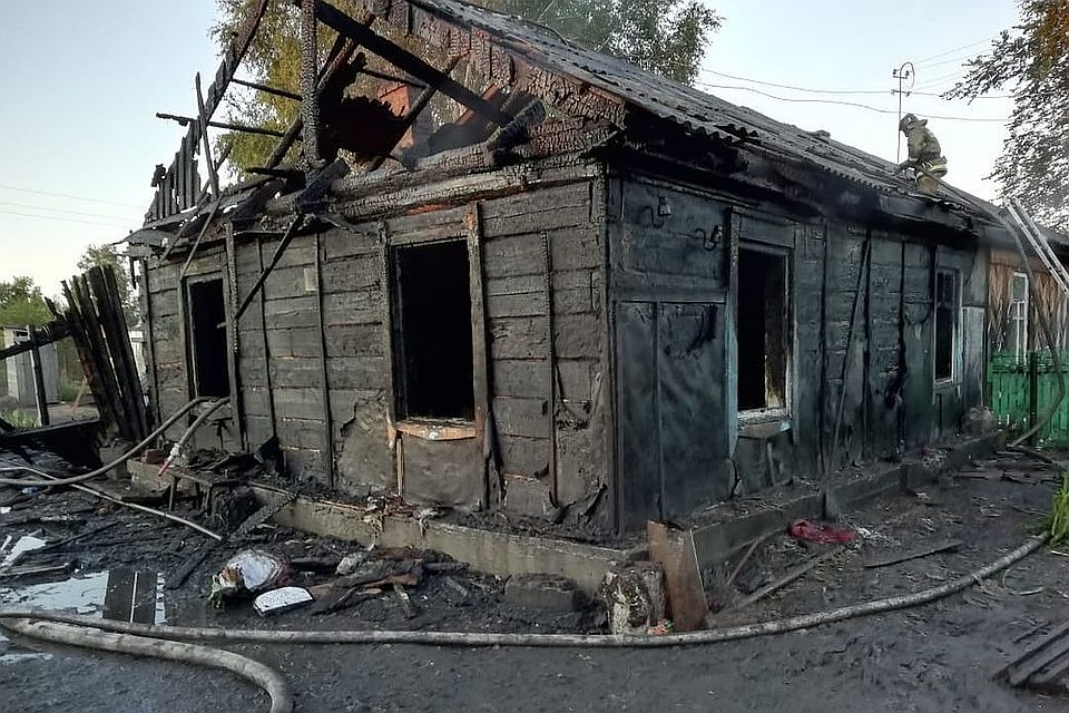 Все, что осталось от дома. Фото: СКР по Новосибирской области.