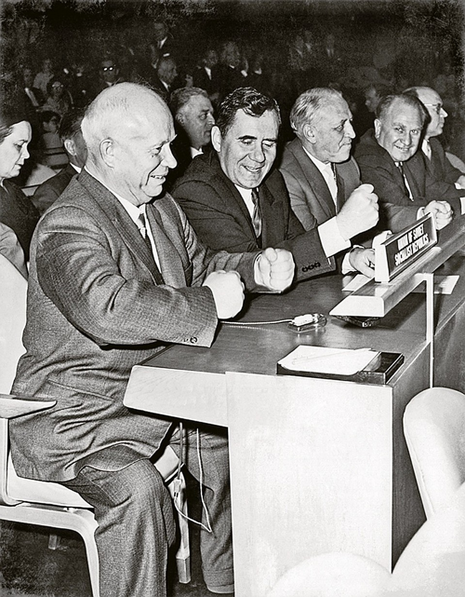 1959 год. Генассамблея ООН. Громыко подстукивает кулаком Хрущеву