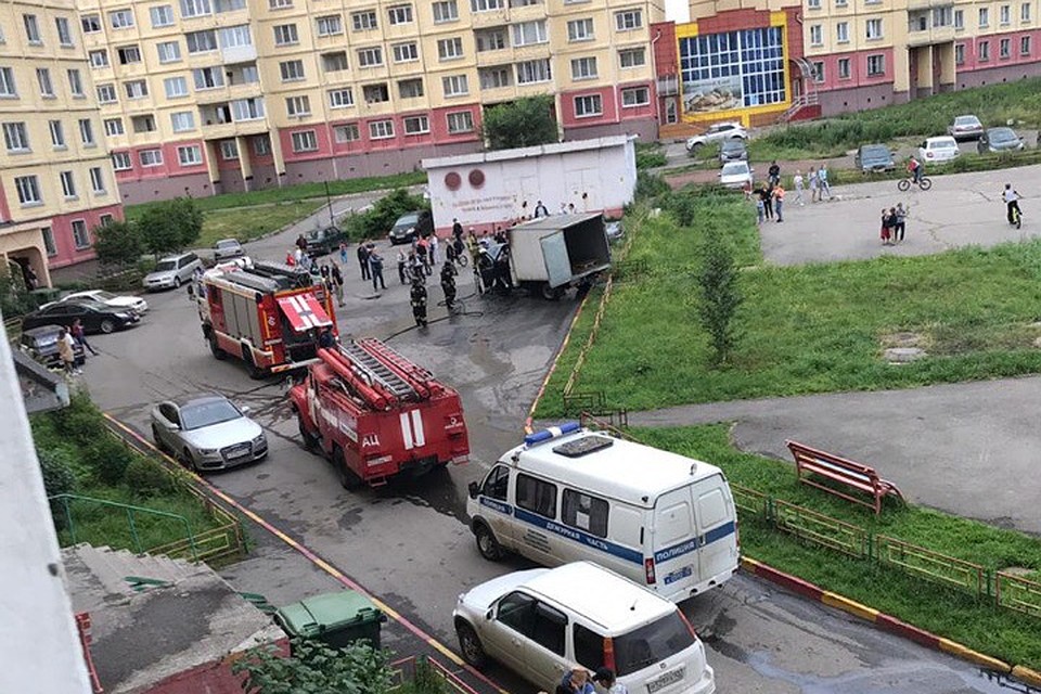 Тушили пожар семь человек и две единицы техники. ФОТО: Ирина Разгоняева.