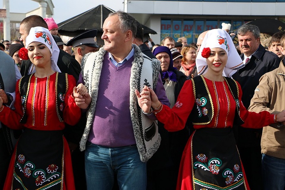 Фестиваль вина в Гагаузии проходит весело, даже президент Молдовы Игорь Додон не удержался и пустился в пляс. Фото: из архива Ирины Влах