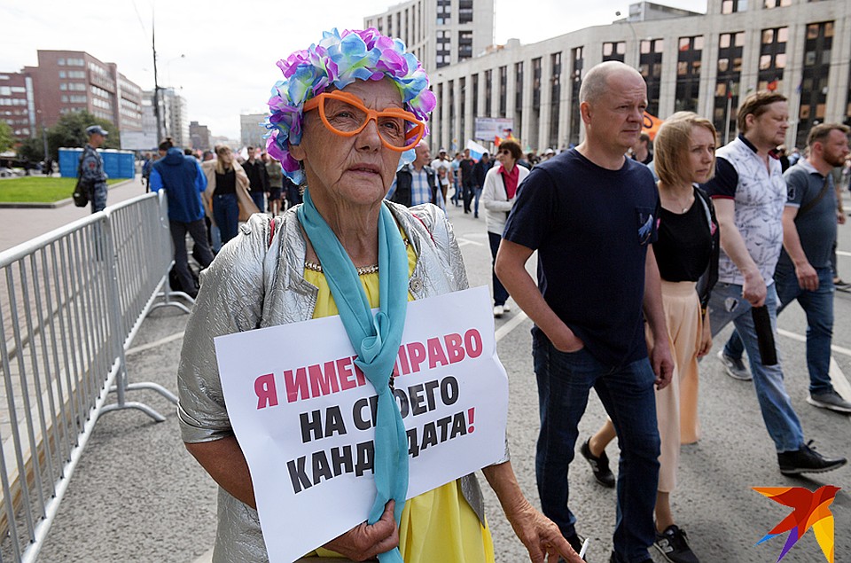 Народ собрался в толпе совершенно разнородный Фото: Михаил ФРОЛОВ