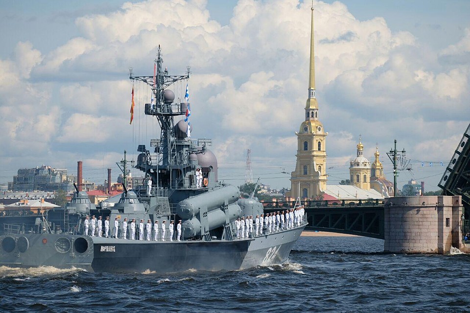 Тысячи моряков примут участие в параде Фото: Артем КИЛЬКИН
