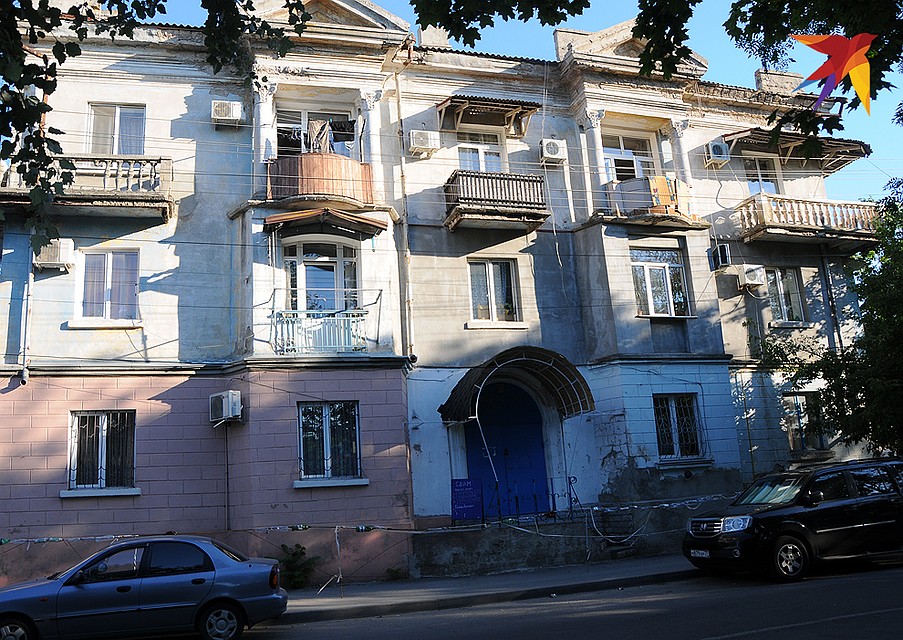 Один из типичных евпаторийских домов на Рыночной улице. Фото: Сергей ПОНОМАРЕВ
