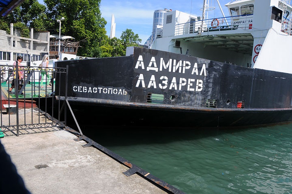 Из центра города на его Северную сторону можно добраться или на катере, или на пароме. Фото: Сергей ПОНОМАРЕВ
