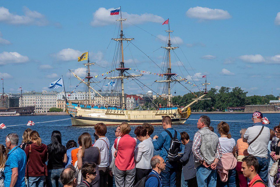"Полтава" приняла участие в параде Фото: Олег ЗОЛОТО