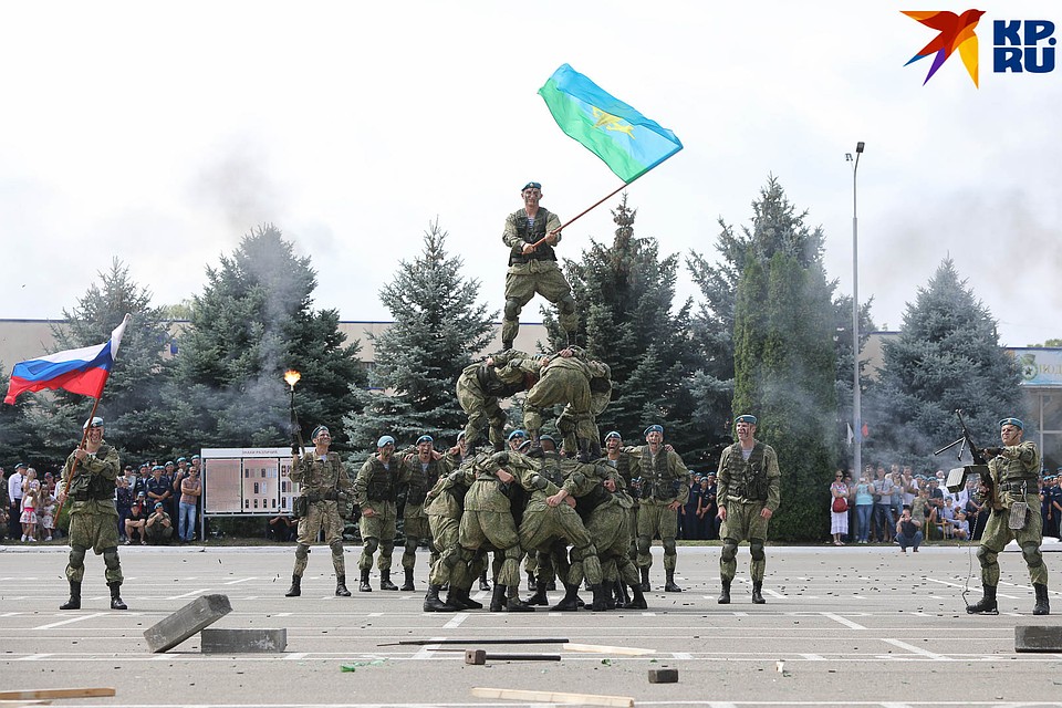 Отличная обложка для боевика Фото: Дмитрий АХМАДУЛЛИН