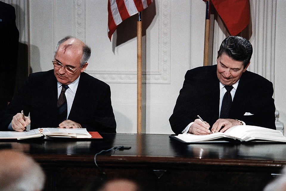 Договор РСМД был подписан между СССР и США еще в 1987 году Горбачевым и Рейганом. Фото: EAST NEWS