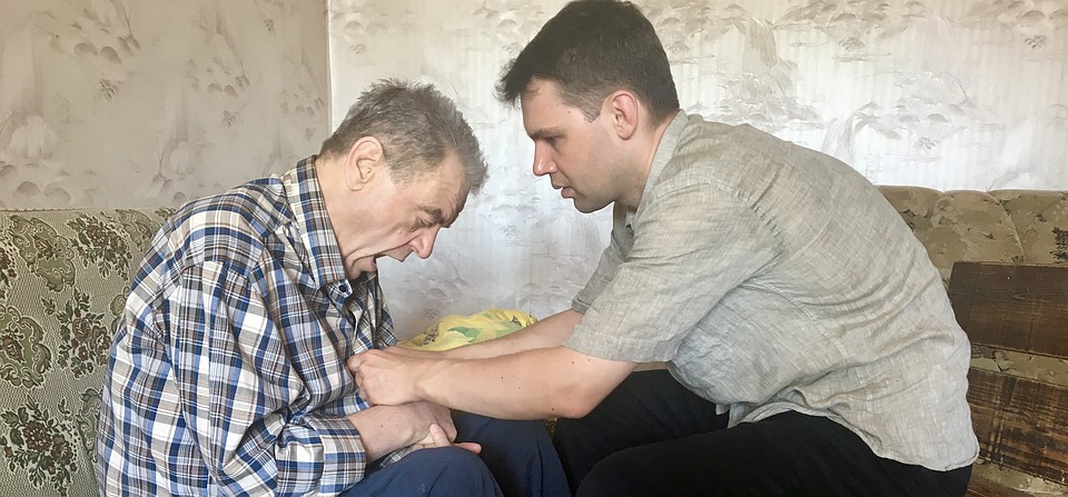 Отцу 66 лет, но он полностью недееспособен. Фото: Екатерина БУБЕН, intex-press.by