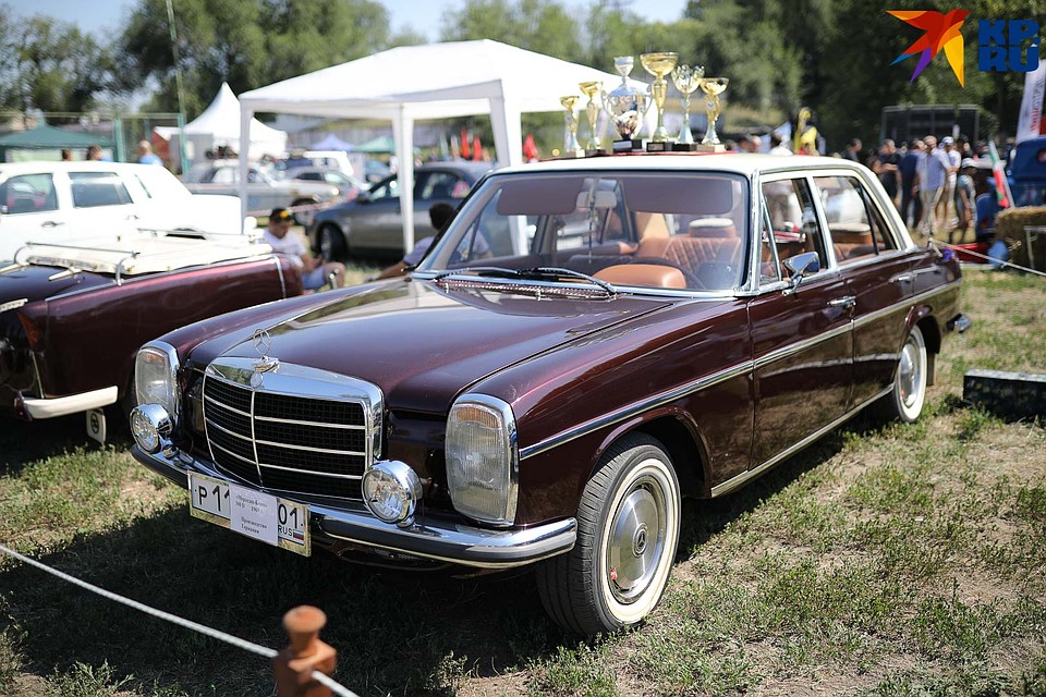 Классический Mercedes в оригинальном состоянии Фото: Дмитрий АХМАДУЛЛИН