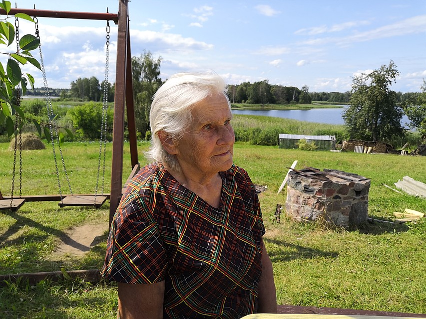 Алина Адольфовна отлично видит вдаль и читает без очков. Фото: Раиса ЮДИНА