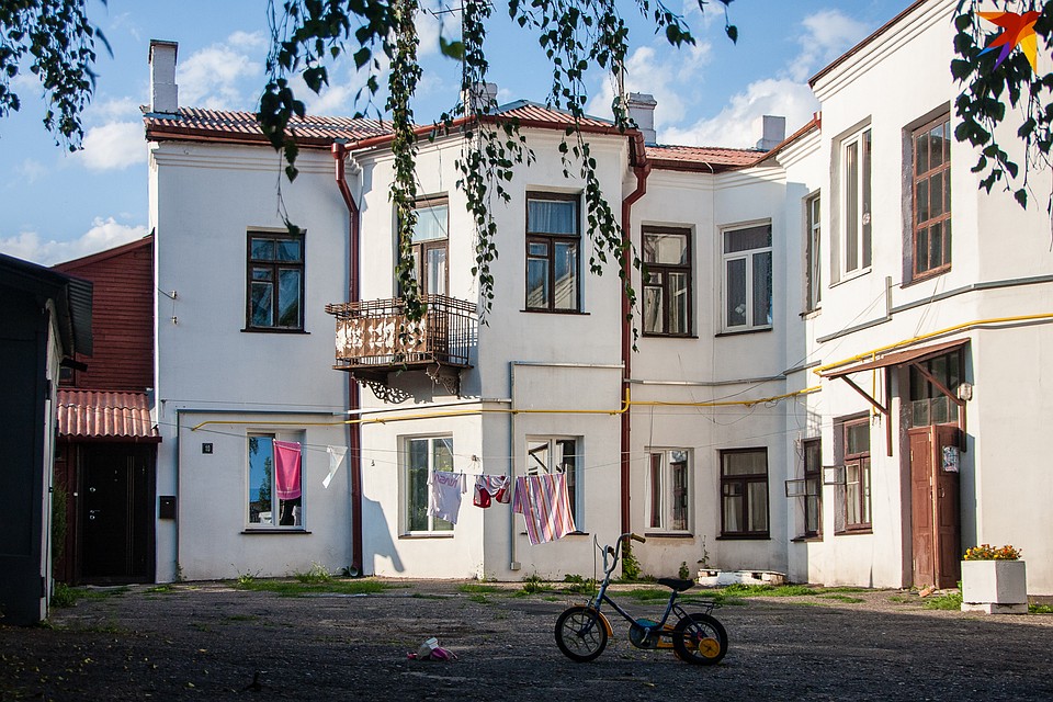 Сколько поколений замечательных брестчан выросло в этих домах! Фото: Оксана БРОВАЧ