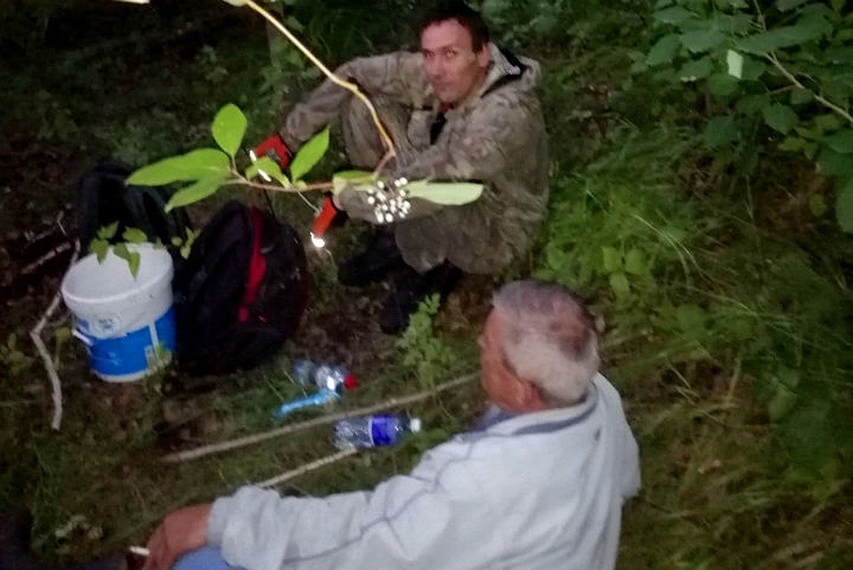 Оказалось, что грибник повредил ногу в лесу под Иркутском. Фото: страница поискового отряда "Лиза Алерт" - Байкал в соцсетях.
