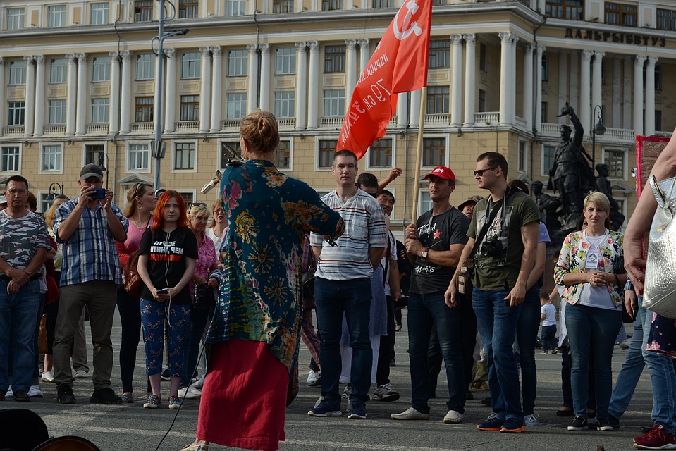 Весь митинг сопровождался скрипичной музыкой Фото: Анастасия ДОРОЖНЯК