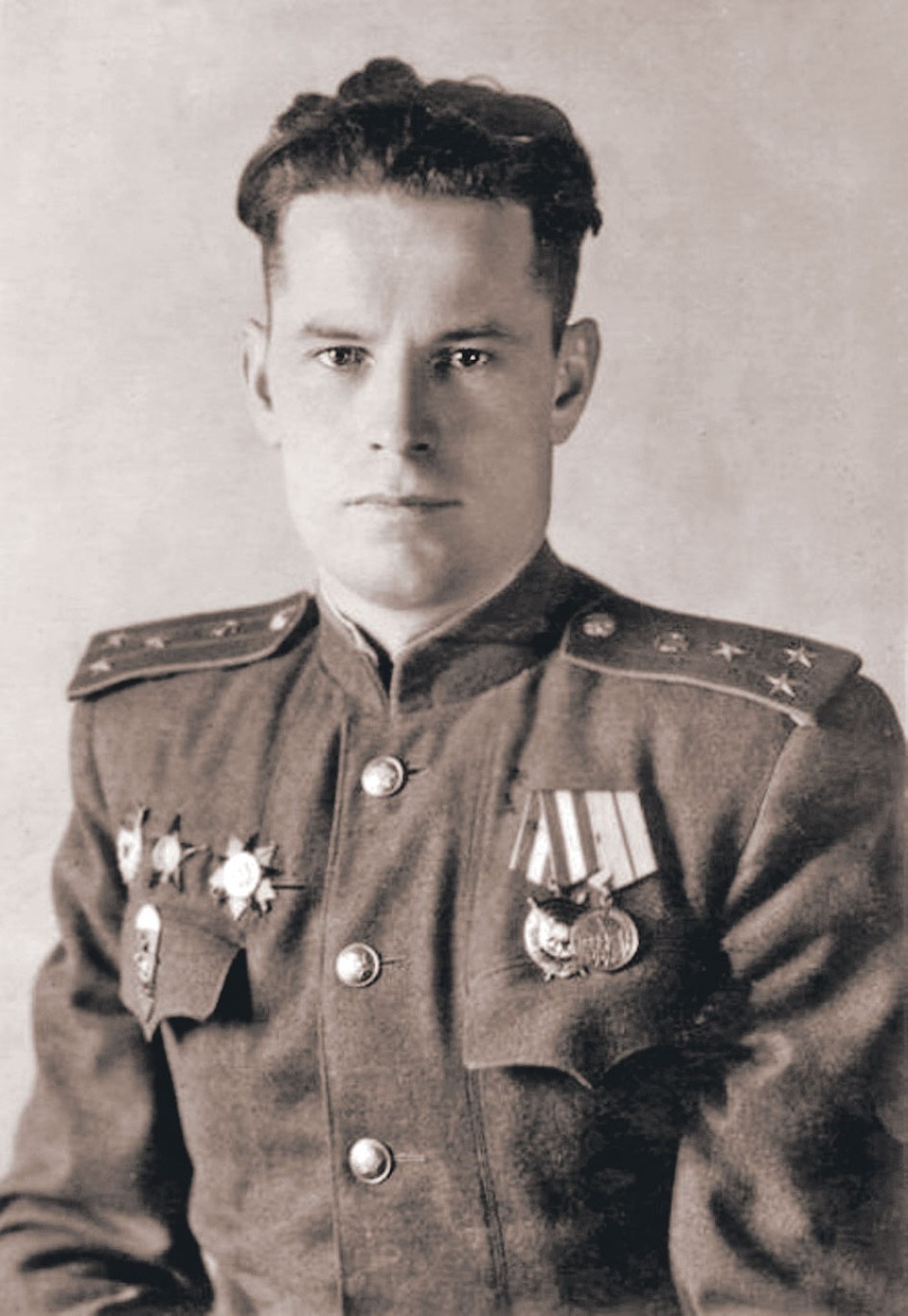 Папа актера, тоже Иван Иванович, был героем войны и любимцем женщин. Фото: Личный архив