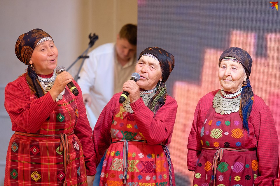 Бабушки из села Бураново поздравили гостей Фото: Евгений Швец