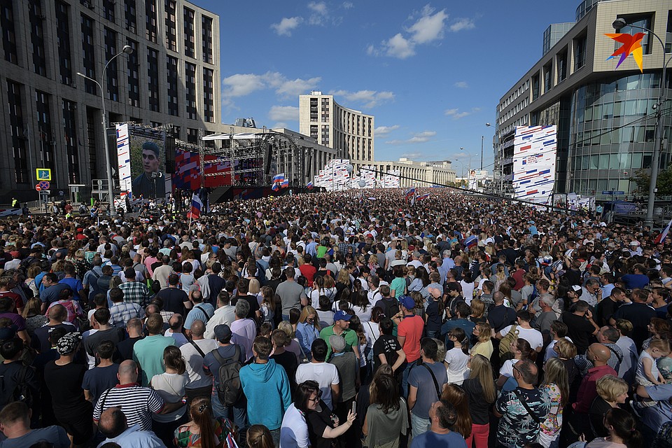 Митинг-концерт на проспекте Сахарова собрал 110 тысяч человек Фото: Михаил ФРОЛОВ