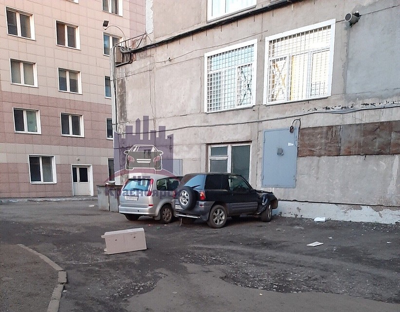 Машине требуется ремонт, я сейфу - хоть бы что. Фото: "ЧП-Красноярск"