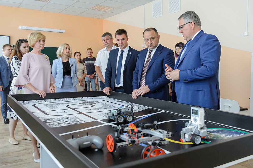 Кроме привычных предметов в новой школе можно будет осваивать робототехнику и моделирование.