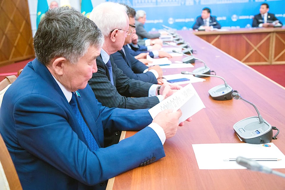 При этом аким столицы указал на важность предоставления адресной социальной помощи тем, кто действительно в ней нуждается.