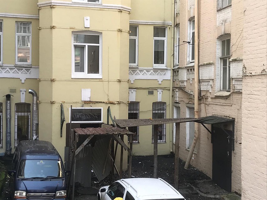 Лишь по счастливой случайности в результате происшествия никто не пострадал. Фото: Сергей БАЛАНОВ