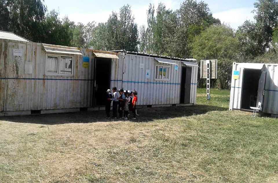 Учиться в таких условиях сложно... и вообще небезопасно. Фото: Институт омбудсмена КР