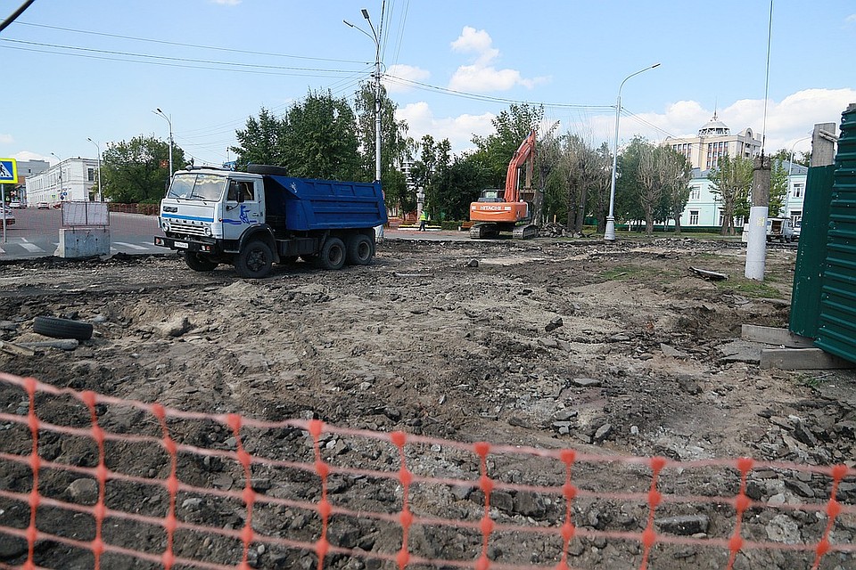 Раскопки на площади Свободы Фото: Олег УКЛАДОВ