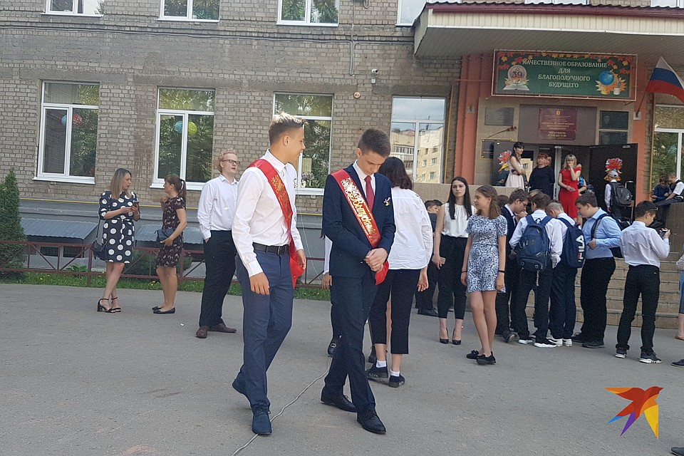 Егор Аксенов (слева) перед выпускным. Фото: "КП-Рязань".