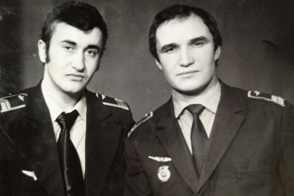 Раньше Сергей (справа) был пилотом пассажирского самолета