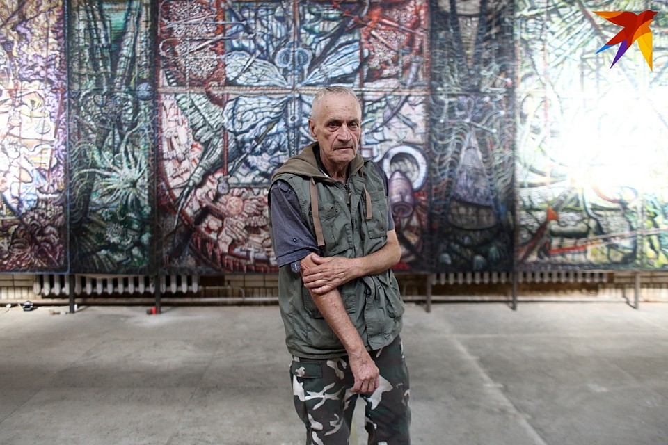 Родин и его самая большая работа - "Міфалагема тысячагоддзя". Фото: Святослав ЗОРКИЙ