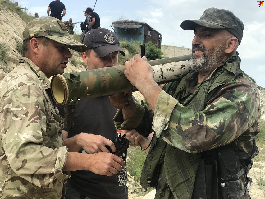 В съемках участвовала также севастопольская морская пехота Фото: Анна САДОВНИКОВА