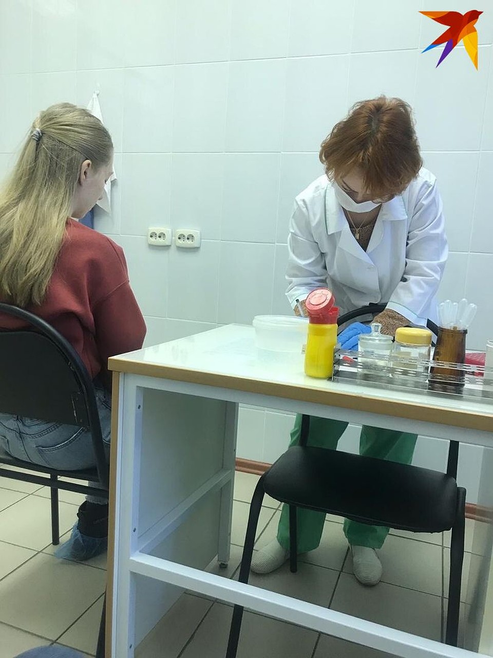 Ника сдает анализ. Фото: личный архив.