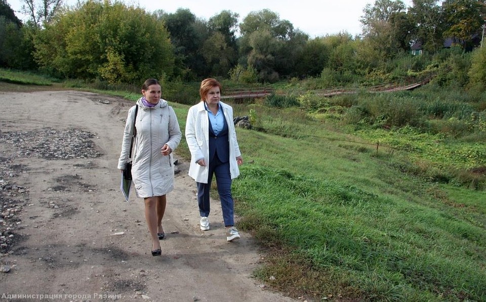 Ирина Гончарова и Елена Сорокина прошлись по местам, которые могут преобразиться. Фото: администрация Рязани.