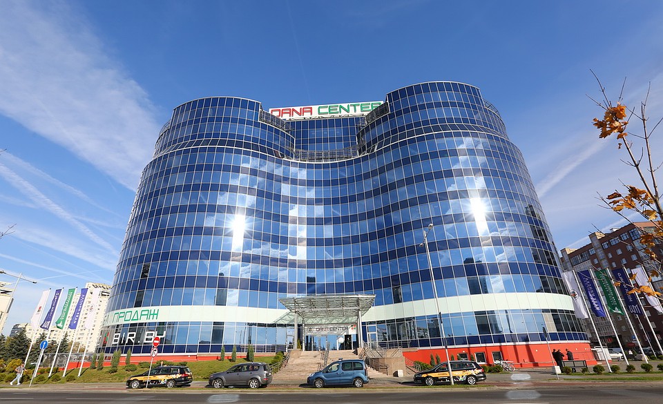 Офис продаж расположен на первом этаже здания Dana Center и работает без выходных.