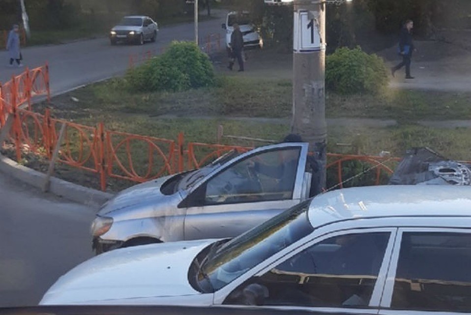 Вероятно, автомобиль побывал в ДТП. Фото: группа "Как дела, Усолье? | КДУ" в соцсетях.
