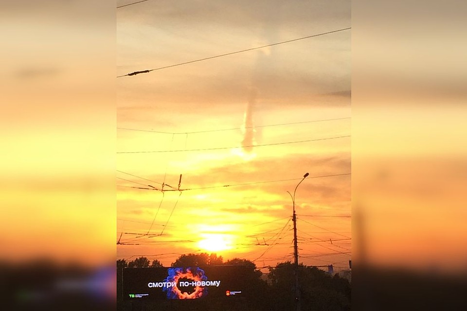 Такое необычное облако появилось в небе над городом перед закатом. Фото: Татьяна СОЛОВОВА