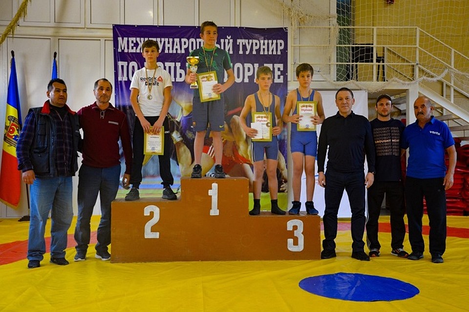 Победители, призеры и организаторы соревнований (Фото: apsm.md).