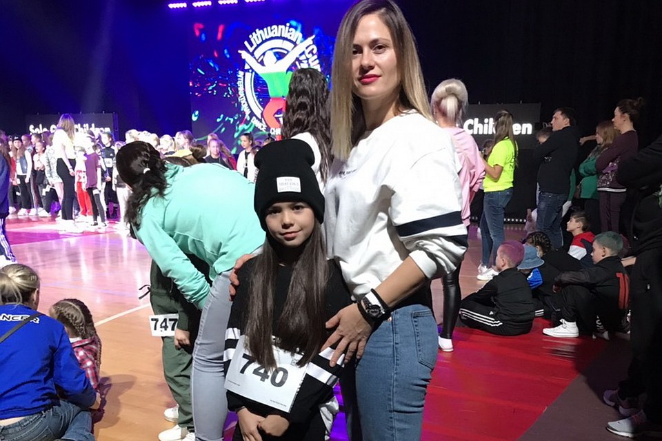 Уастница с мамой. Фото: gagauzinfo.md