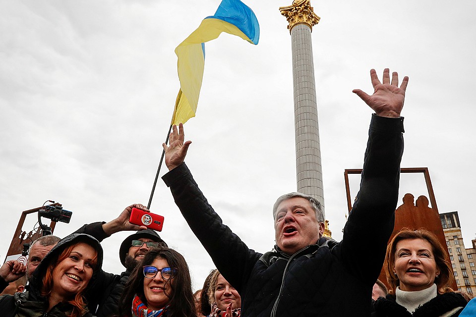 Петр Порошенко, старается особо не светиться. Даже на воскресную акцию пришел не надолго Фото: REUTERS