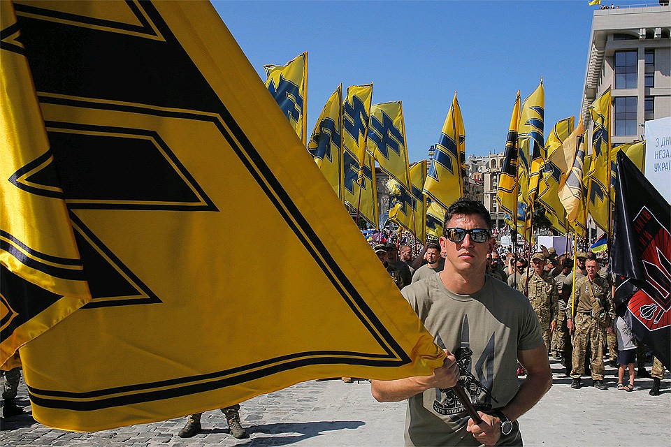 Бойцы "Азова" на митинге в Киеве. Фото: GLOBAL LOOK PRESS