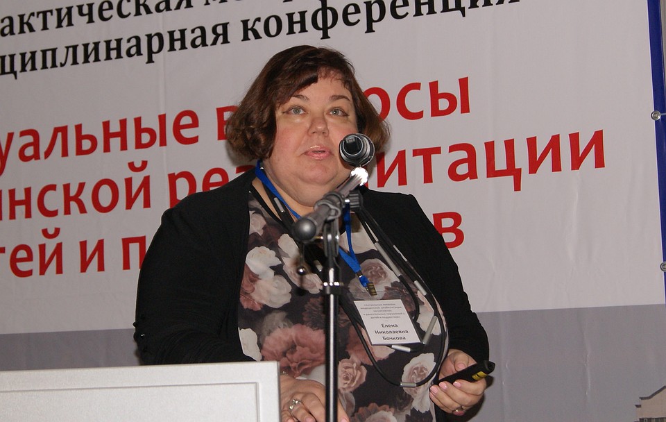 Елена Бочкова, главный внештатный специалист по неврологии детского возраста МЗ РО. Специалист познакомила слушателей с современными классификациями психо-соматических расстройств у детей. Фото: Ольга ГОПАЛО