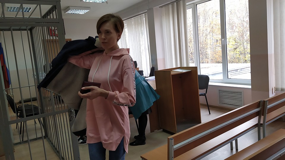 Общаться с прессой Елена Шулятикова не захотела. Фото: Евгений Стоянов "КП"