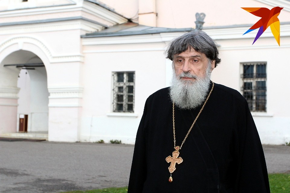 В планах отца Александра - восстановить пострадавшее от огня здание и даже создать здесь музей Фото: Ирина ТАРАСОВА